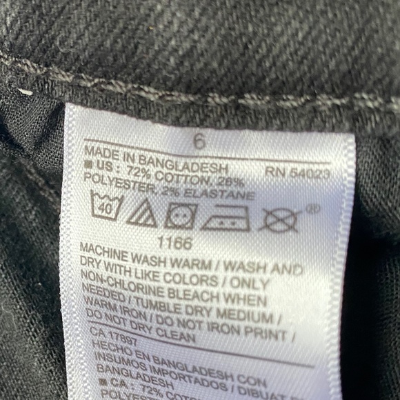 Old Navy Black Jean Shorts - Picture 3 of 4